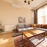 Elegant, Spacious, Quiet 3Br Near Historic Center