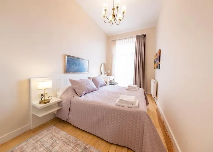 Elegant, Spacious, Quiet 3Br Near Historic Center
