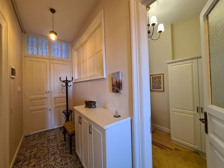 Elegant, Spacious, Quiet 3br Near Historic Center İstanbul
