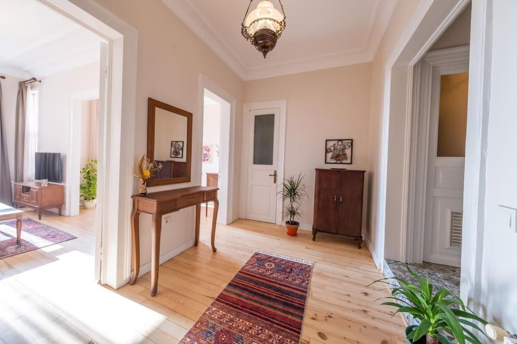 Elegant, Spacious, Quiet 3br Near Historic Center Daire
