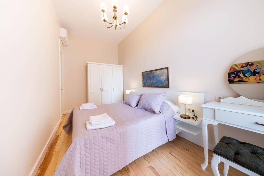 Elegant, Spacious, Quiet 3br Near Historic Center *